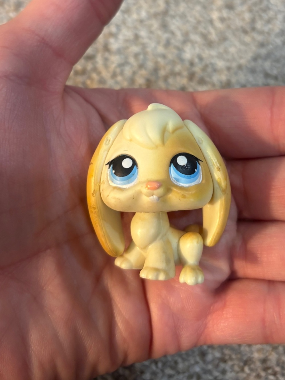Littlest Pet Shop Authentic # 95 Cream Floppy Ears Bunny Rabbit Blue Eyes